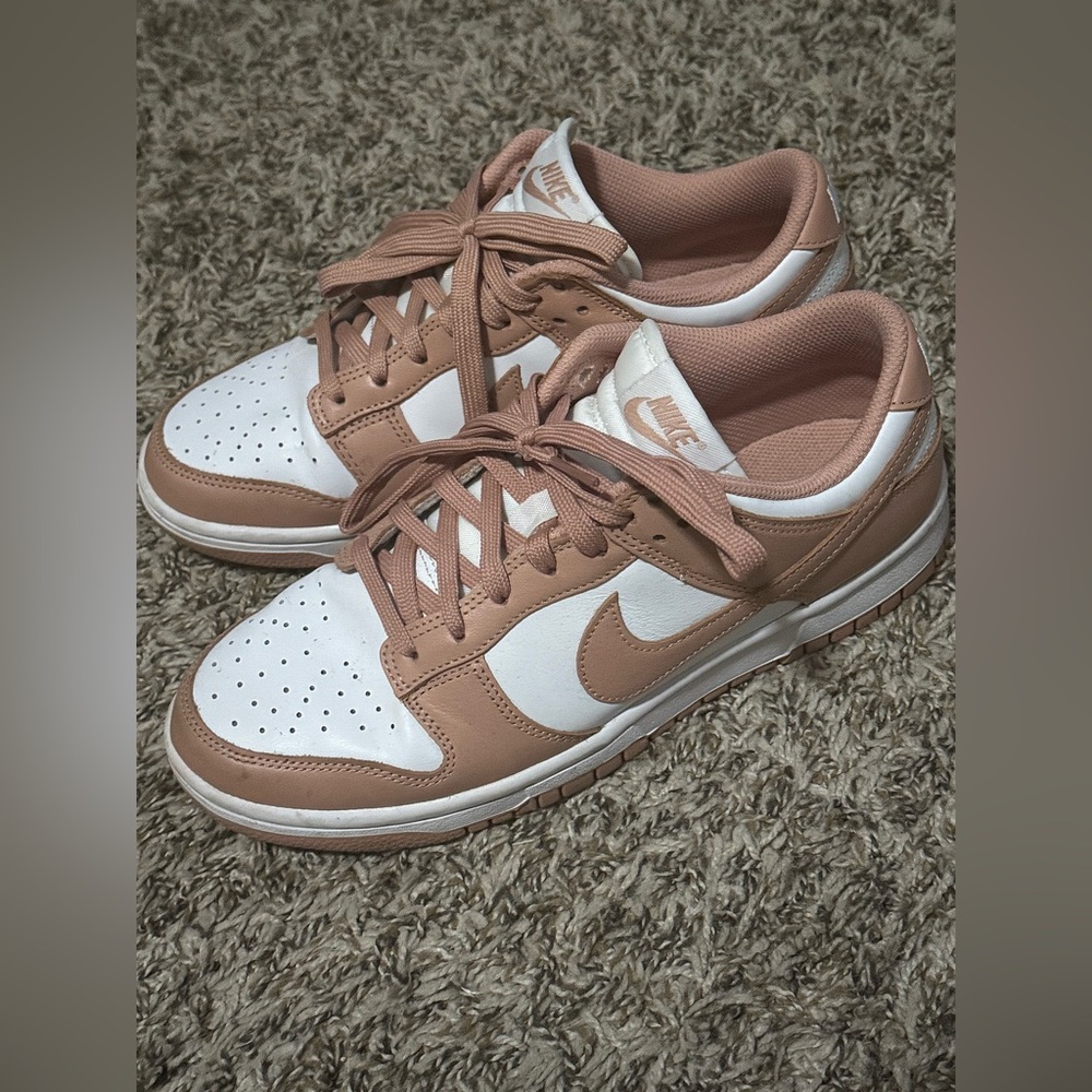 Nike Dunk Low in Rose/White